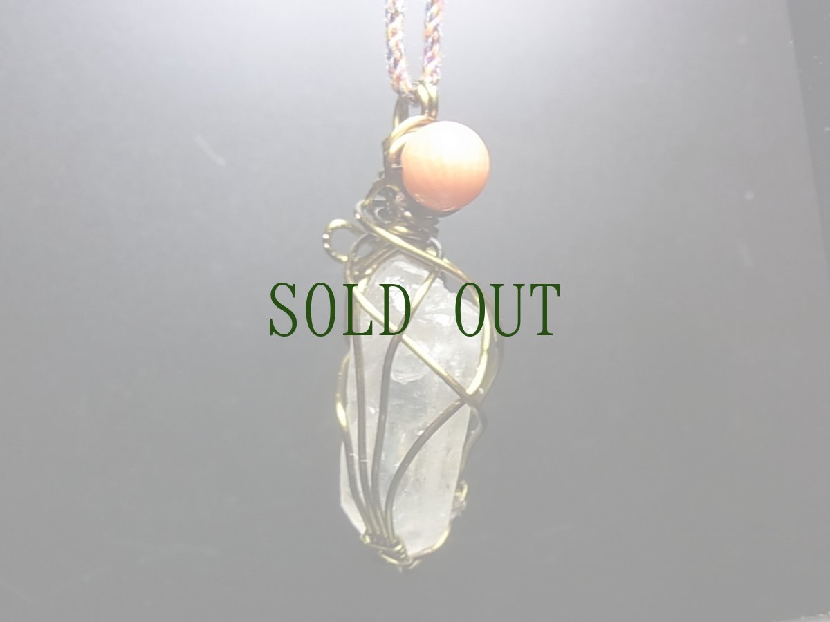 画像7: レムリアンシードのポイントクリスタル(水晶・虹入り)と珊瑚、チベット吉祥紐の首飾り (7)