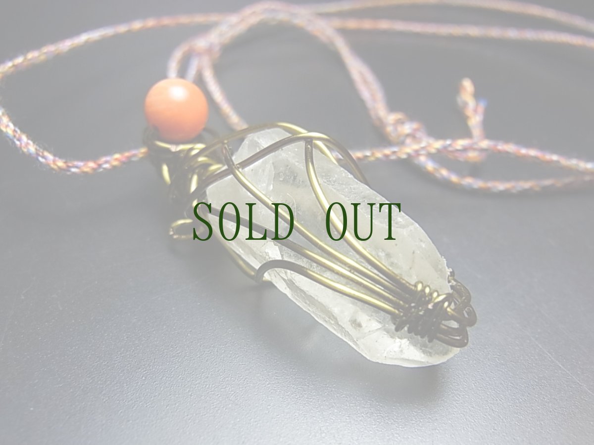 画像4: レムリアンシードのポイントクリスタル(水晶・虹入り)と珊瑚、チベット吉祥紐の首飾り (4)