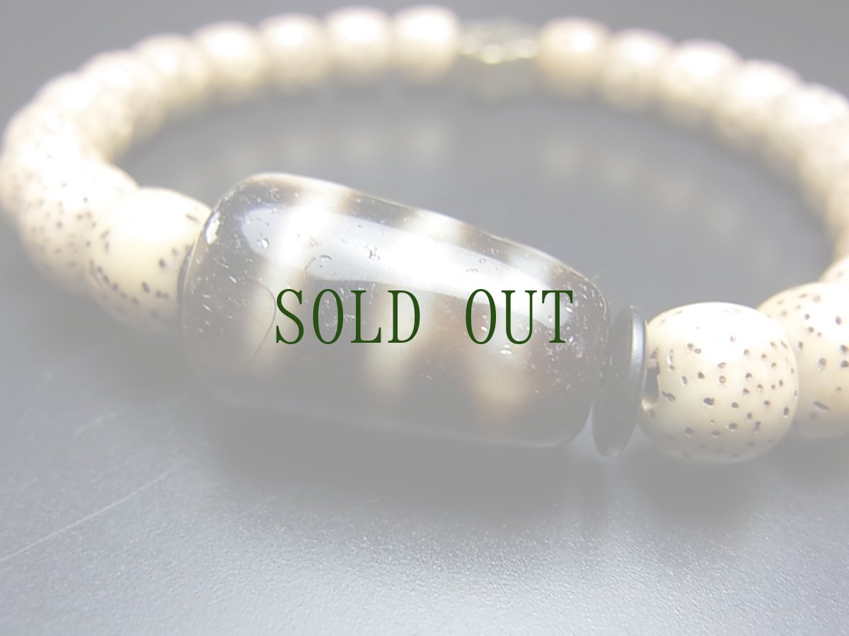 画像4: アバ・チベット天珠と星月菩提樹・エンドレスノットのブレスレット　（ジービーズ・Tibetan Dzi stone） (4)