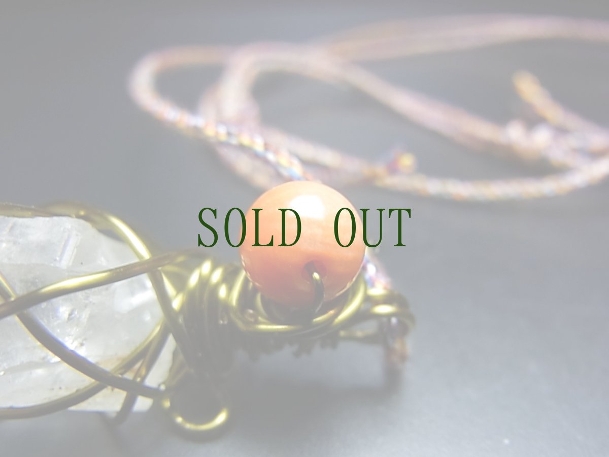 画像6: レムリアンシードのポイントクリスタル(水晶・虹入り)と珊瑚、チベット吉祥紐の首飾り (6)