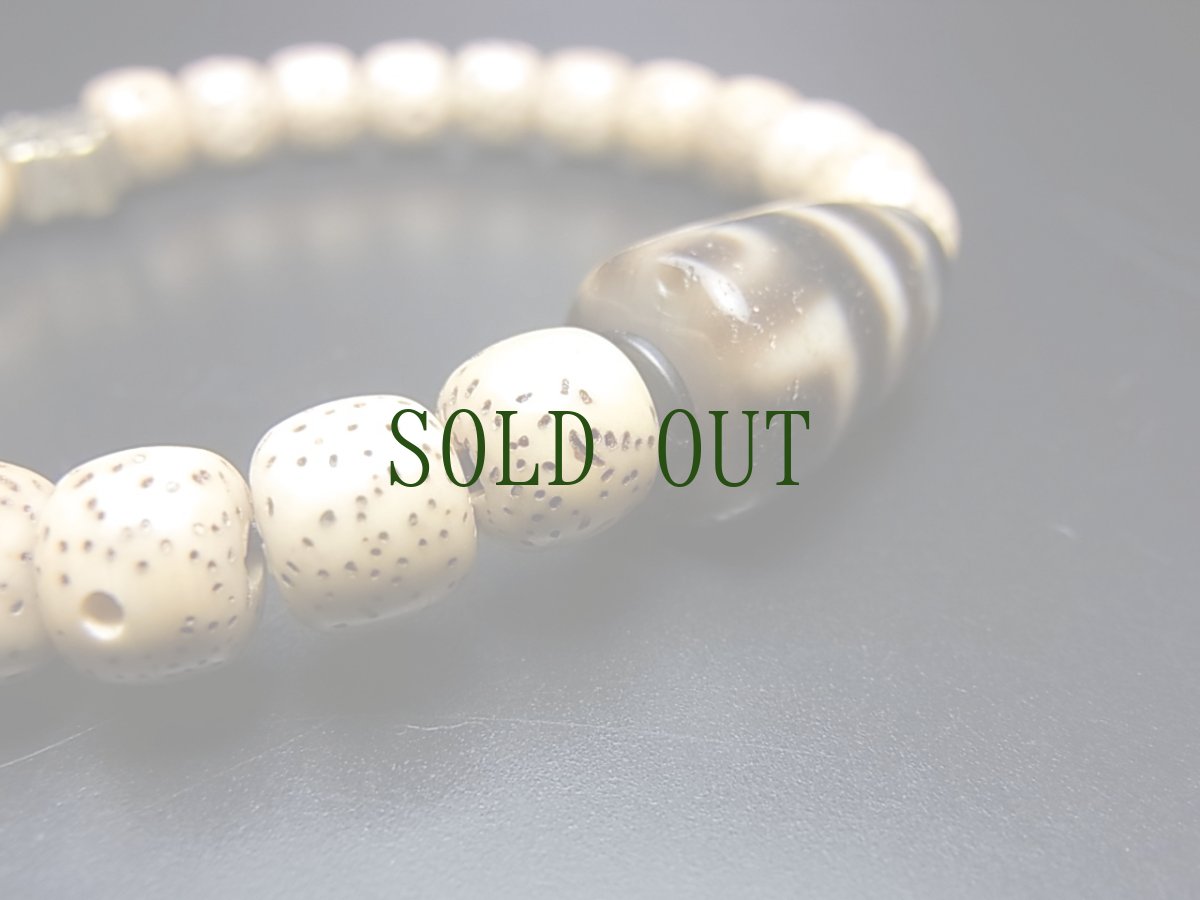 画像6: アバ・チベット天珠と星月菩提樹・エンドレスノットのブレスレット　（ジービーズ・Tibetan Dzi stone） (6)