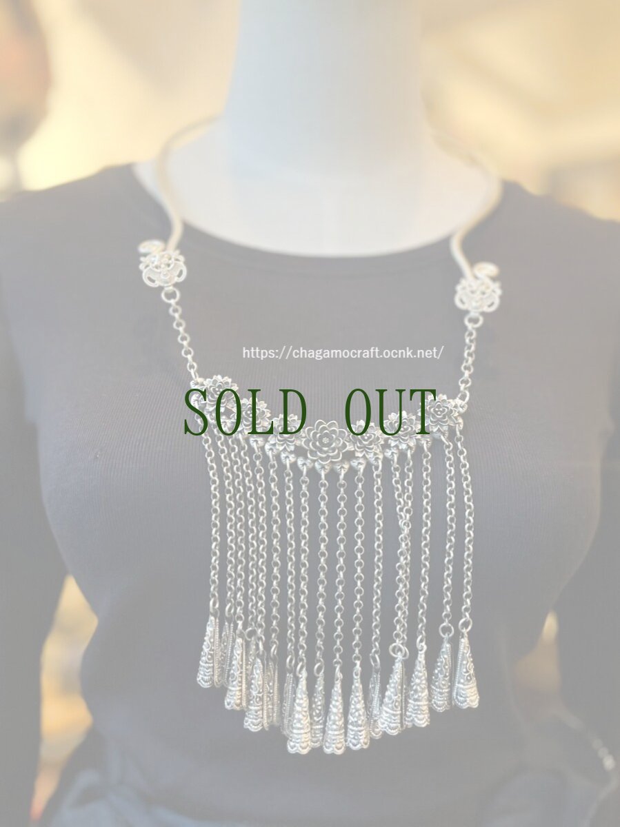 画像2: ミャオ族（苗族）のハレ着用首飾り・トライバルネックレス　花と蝙蝠紋 (2)