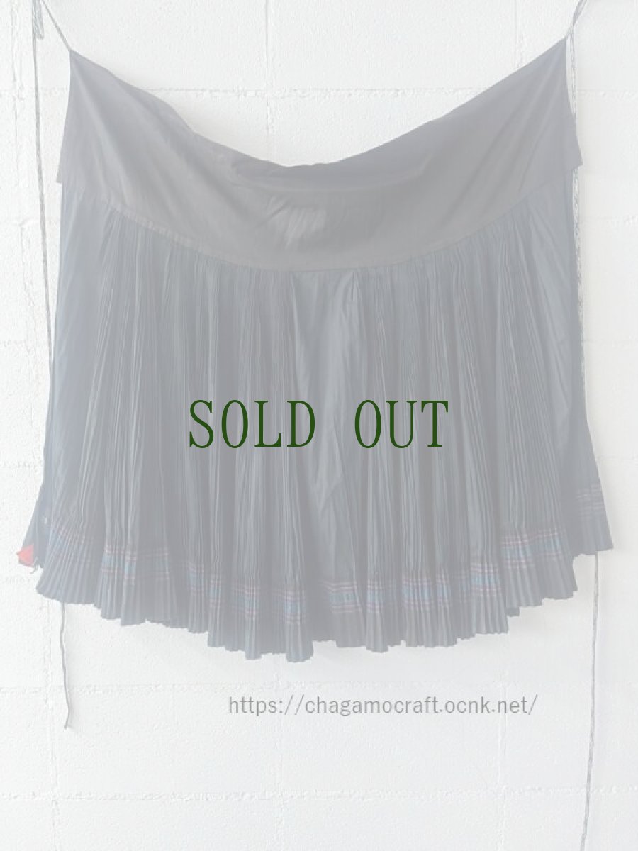 画像2: 貴州省・貞豊苗族（ジェンフォン・ミャオ族）　木綿製　ロング丈プリーツ巻スカート (2)