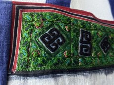 画像4: 雲南省・黒苗族（黒ミャオ）藍染・木綿・刺繍古布　トートバッグ (4)