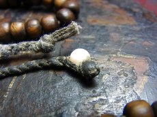 画像4: チベット木珠の御数珠　(old tibetan sandalwood mala )　スンドゥ付・アンティーク (4)