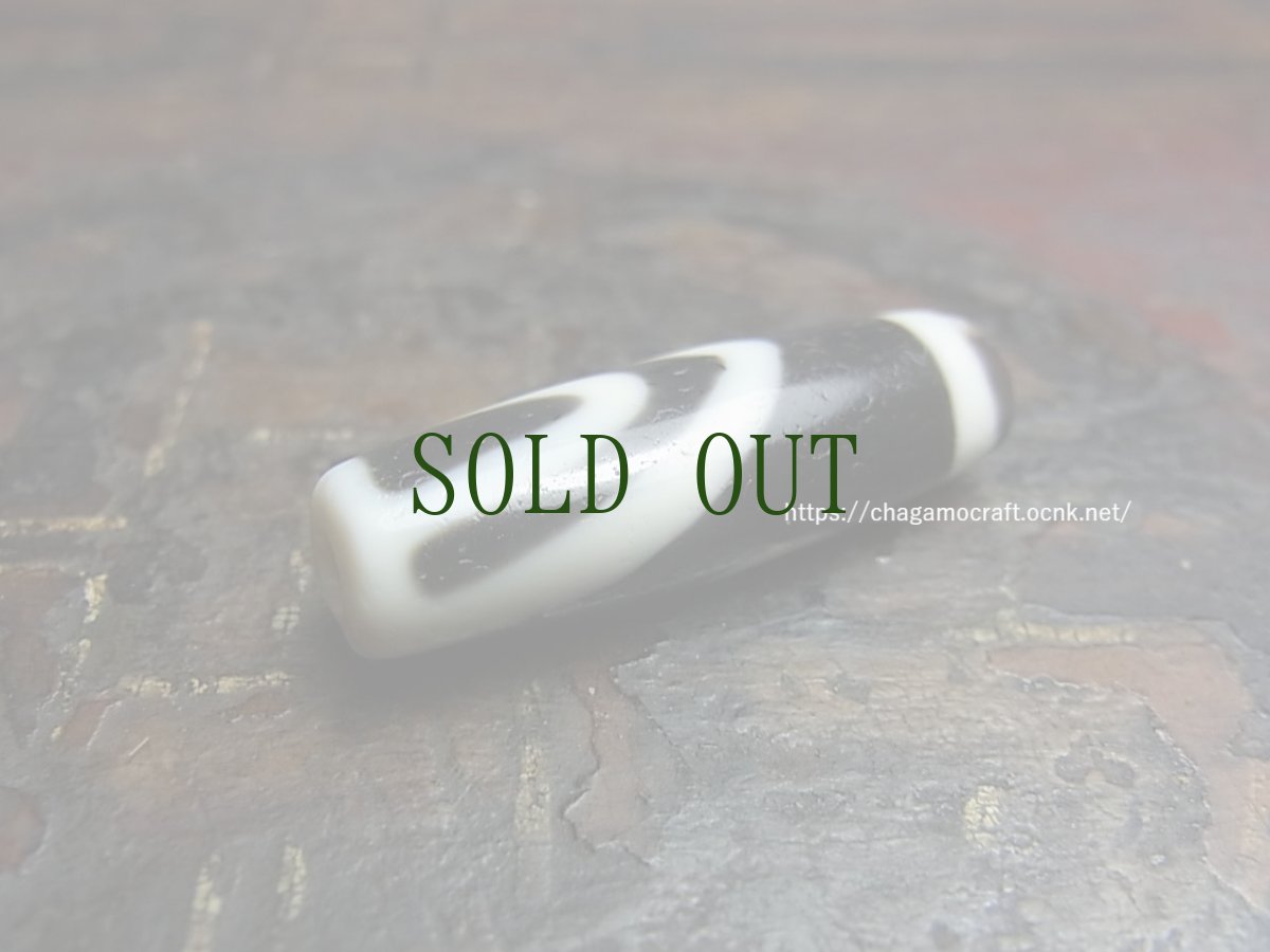 画像2: ジービーズ　(ドルジェ１アイ・dzi  mig chig pa with Dorje)　特殊山形一眼天珠（特殊金剛一眼） (2)