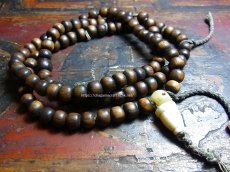 画像8: チベット木珠の御数珠　(old tibetan sandalwood mala )　スンドゥ付・アンティーク (8)