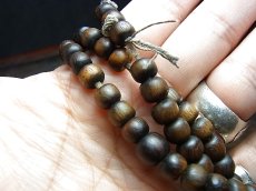 画像9: チベット木珠の御数珠　(old tibetan sandalwood mala )　スンドゥ付・アンティーク (9)