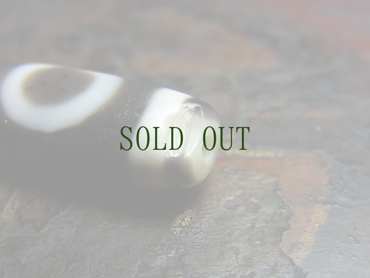 画像4: ジービーズ　(ドルジェ１アイ・dzi  mig chig pa with Dorje)　特殊山形一眼天珠（特殊金剛一眼） (4)