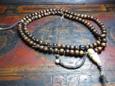 画像2: チベット木珠の御数珠　(old tibetan sandalwood mala )　スンドゥ付・アンティーク (2)