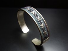 画像2: 貴州省ミャオ族の刺繍古裂バングル(苗銀)　Miao old embroidery silver bangle (2)