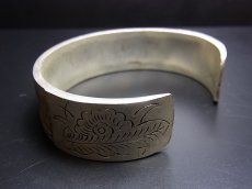 画像5: 貴州省ミャオ族の刺繍古裂バングル(苗銀)　Miao old embroidery silver bangle (5)