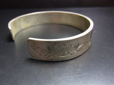 画像4: 貴州省ミャオ族の刺繍古裂バングル(苗銀)　Miao old embroidery silver bangle (4)