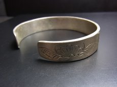 画像4: 貴州省ミャオ族の刺繍古裂バングル(苗銀)　Miao old embroidery silver bangle (4)