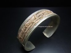 画像1: 貴州省ミャオ族の刺繍古裂バングル(苗銀)　Miao old embroidery silver bangle (1)