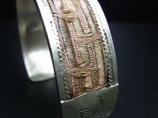 画像3: 貴州省ミャオ族の刺繍古裂バングル(苗銀)　Miao old embroidery silver bangle (3)