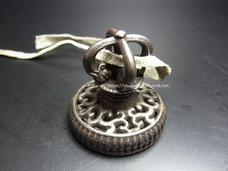 【 江戸期金銅製双耳花器 】　渡来古代様式　寺院仏具　　　O0905F No.78 東大寺八幡宮伝来 鍍金唐草 帽額錺金具 鎌倉〜室町時代 ご