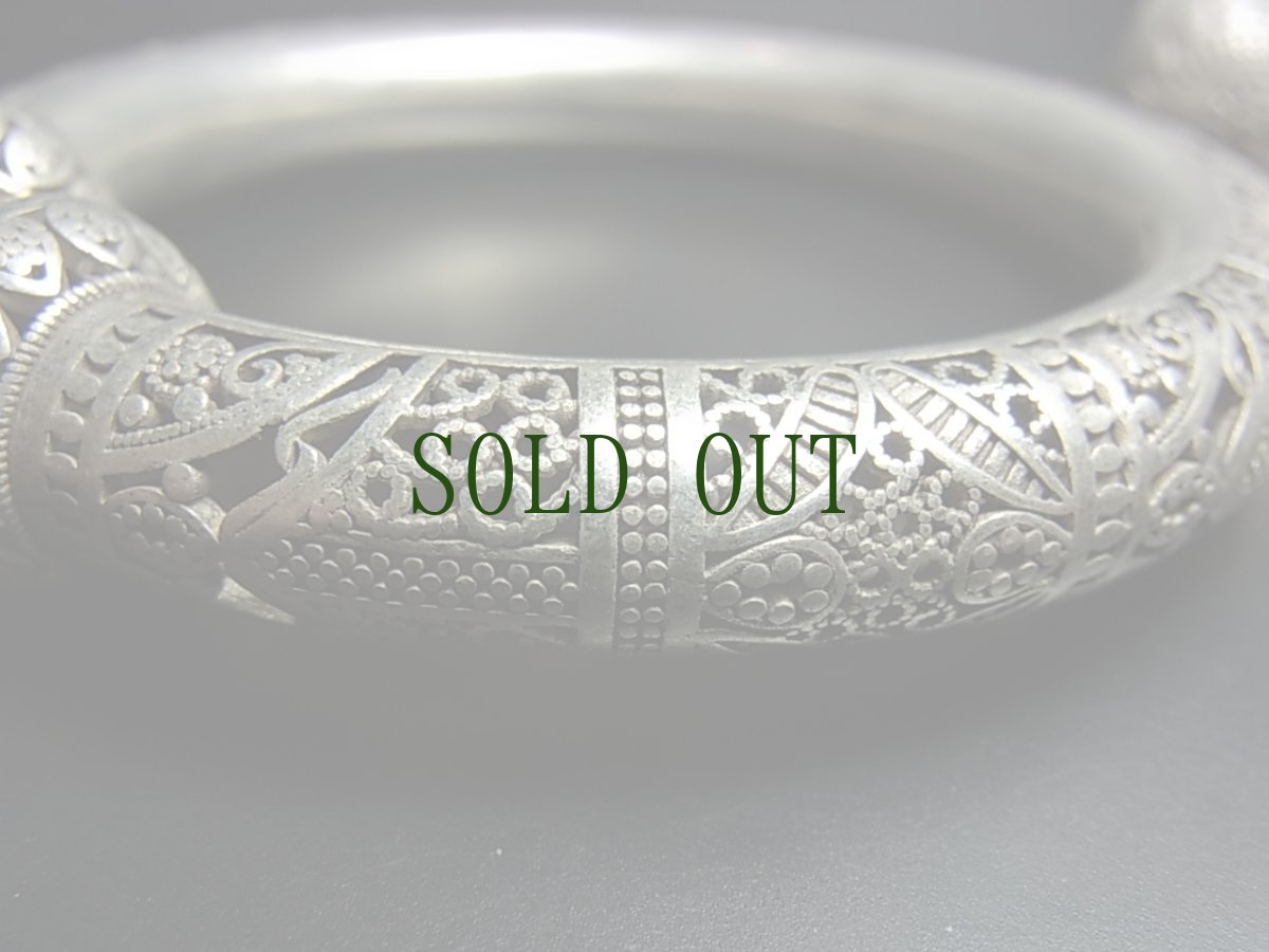 画像4: 貴州ミャオ族のシルバーブレスレット　一対売り・トラディショナル(ミャオ銀)　 (4)