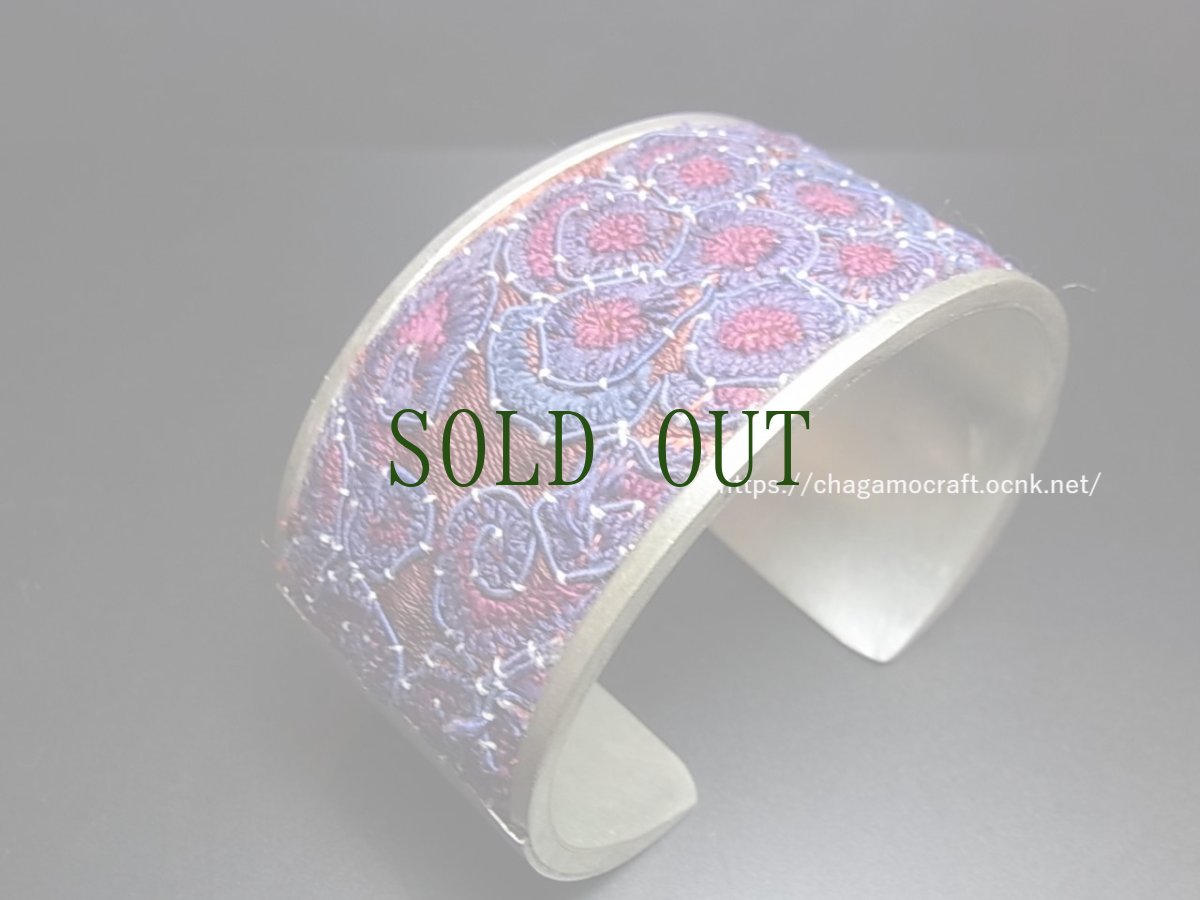 画像2: 貴州省ミャオ族の刺繍古裂バングル(苗銀)　Old embroidery Miao silver bangle　 (2)