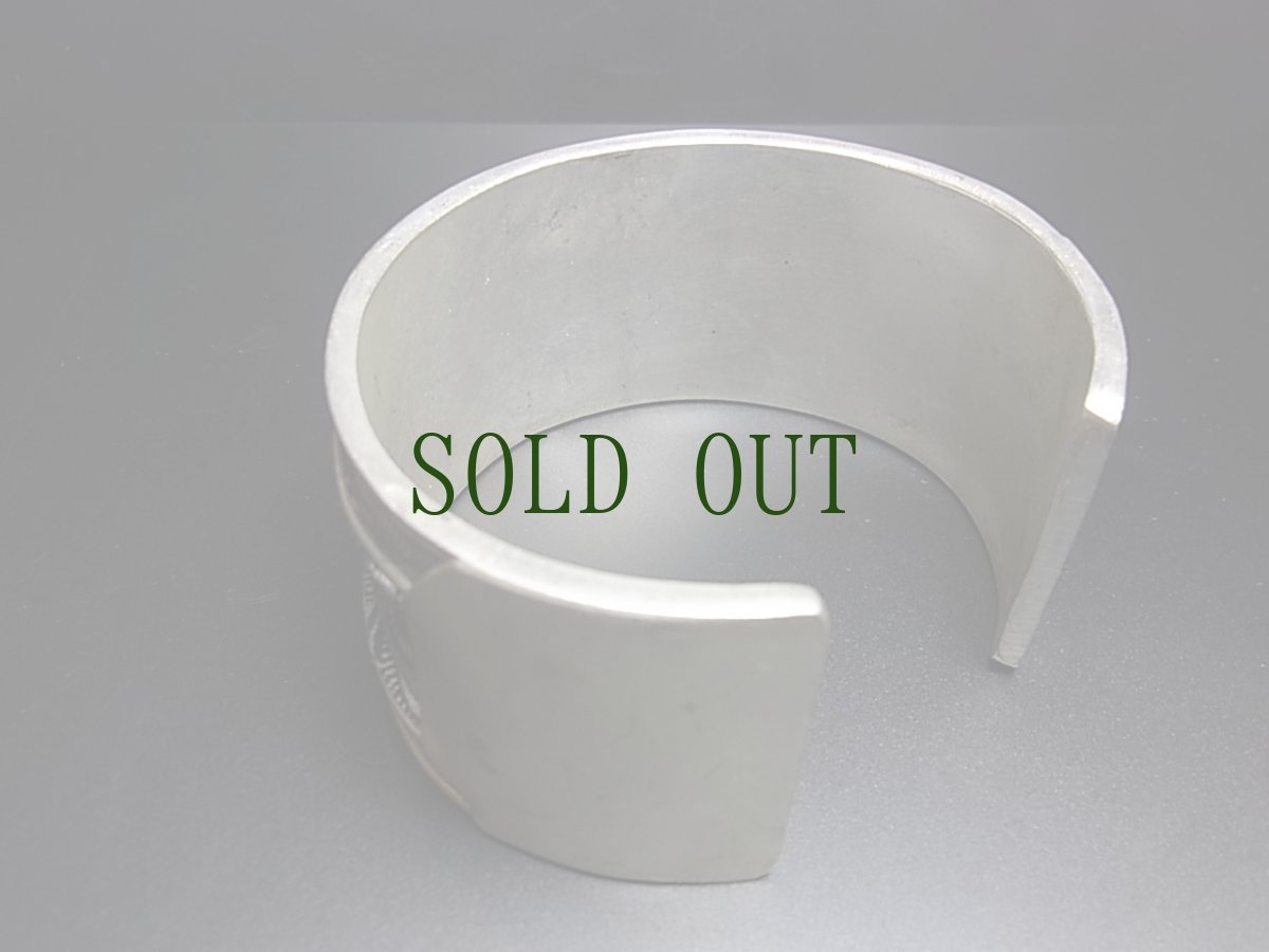 画像4: 貴州省ミャオ族の刺繍古裂バングル(苗銀)　ろうけつ染め・藍染 (4)