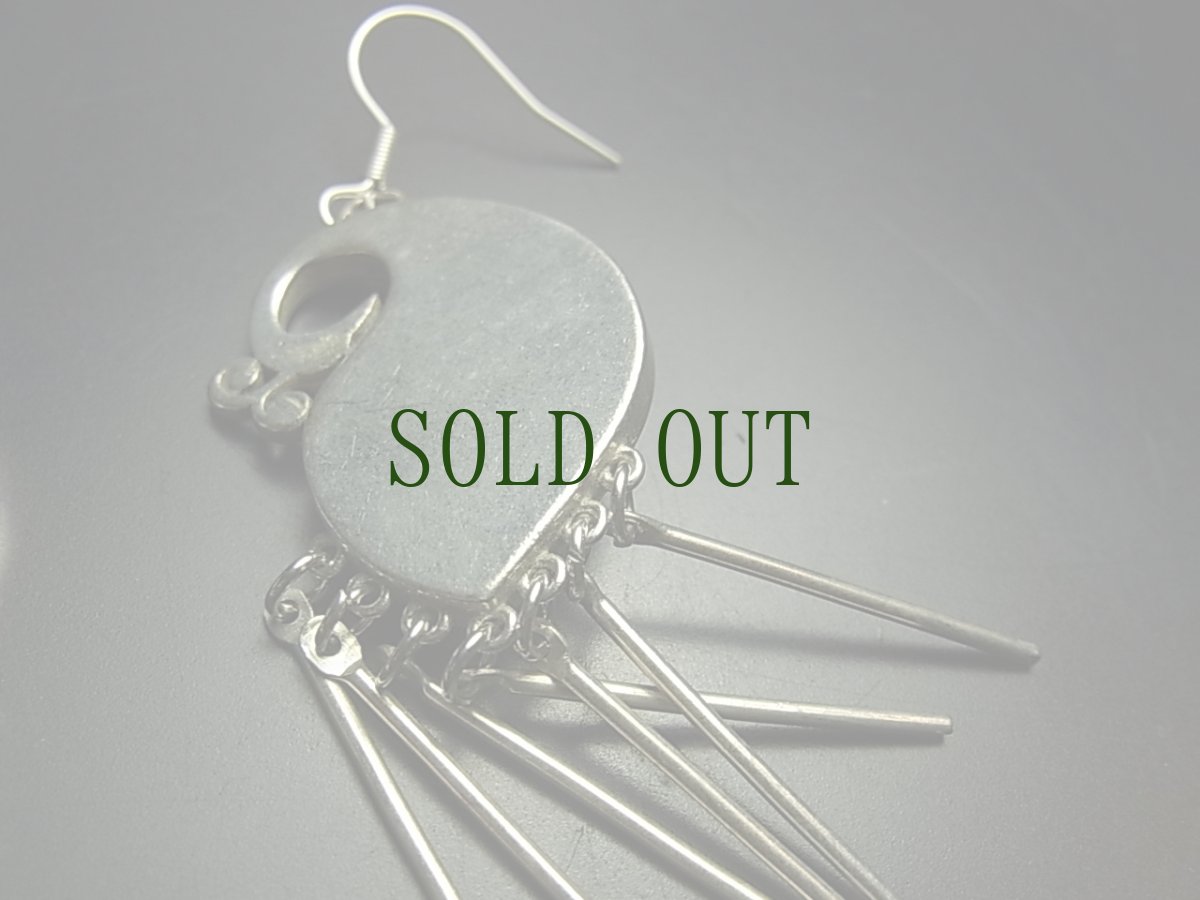 画像4: 貴州ミャオ族の苗銀製・刺繍古裂ピアス　（孔雀） (4)