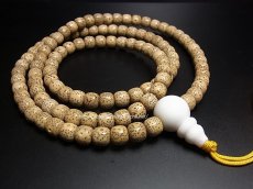 画像1: チベット　星月菩提樹とシャンカの親玉の108念珠　( TIbetan star&moon bodhi seed mala )　 (1)