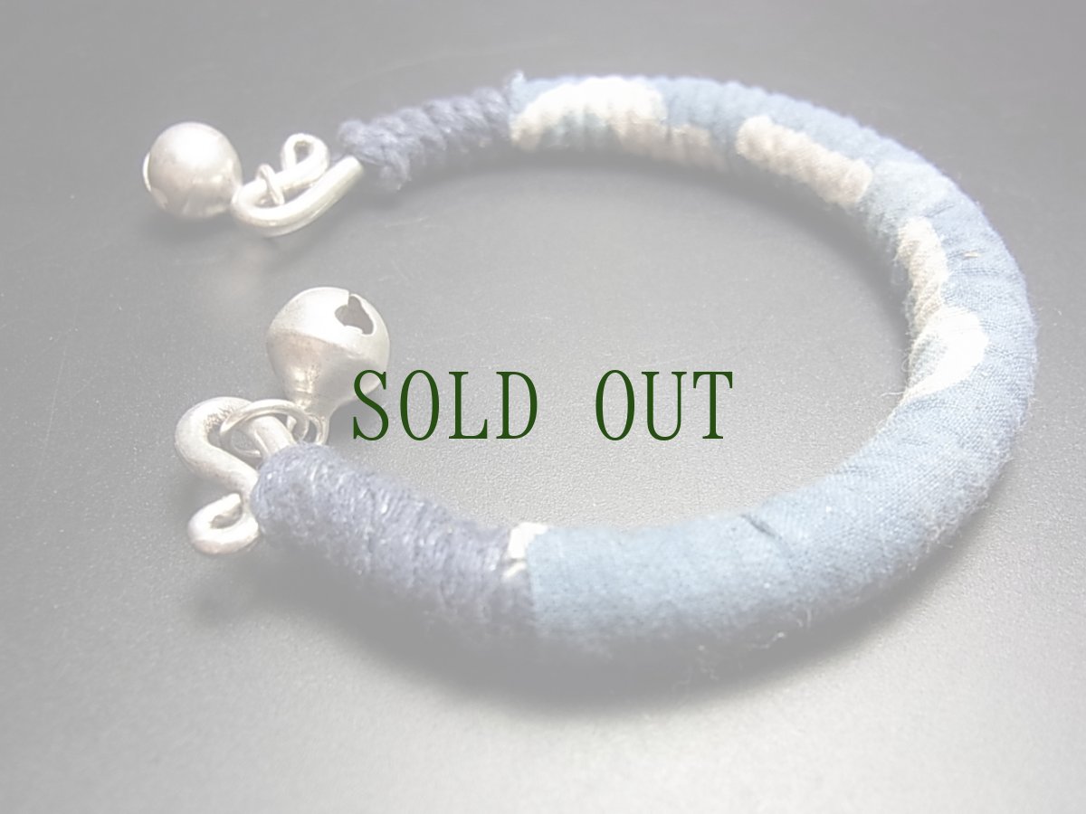 画像3: 貴州省ミャオ族の刺繍古裂ブレスレット(苗銀)　　藍染め古布 (3)