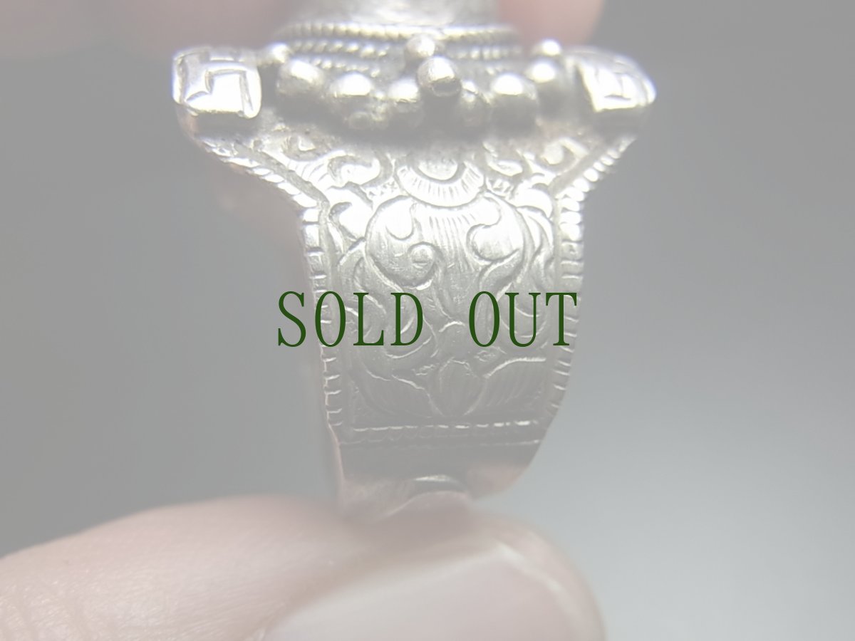 画像5: チベタン・コーラル（山珊瑚）の純銀製リング　(ビンテージ)　トゥン・シャンカ (5)