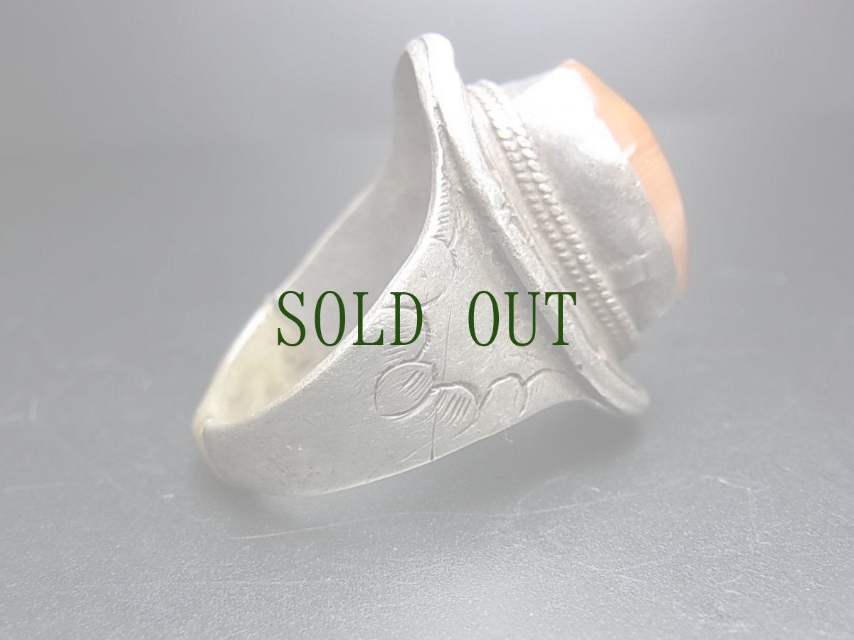 画像4: アンティーク・チベタン紅玉髄（ペマラカ）の銀製リング　Old Tibetan  silver ring with pemaraka (4)