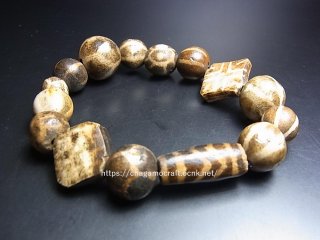 超美品 アイヌ玉＝首飾り（玉＝48個＝丸い銅板＝打ち出し、桐文、時代物 とんぼ玉