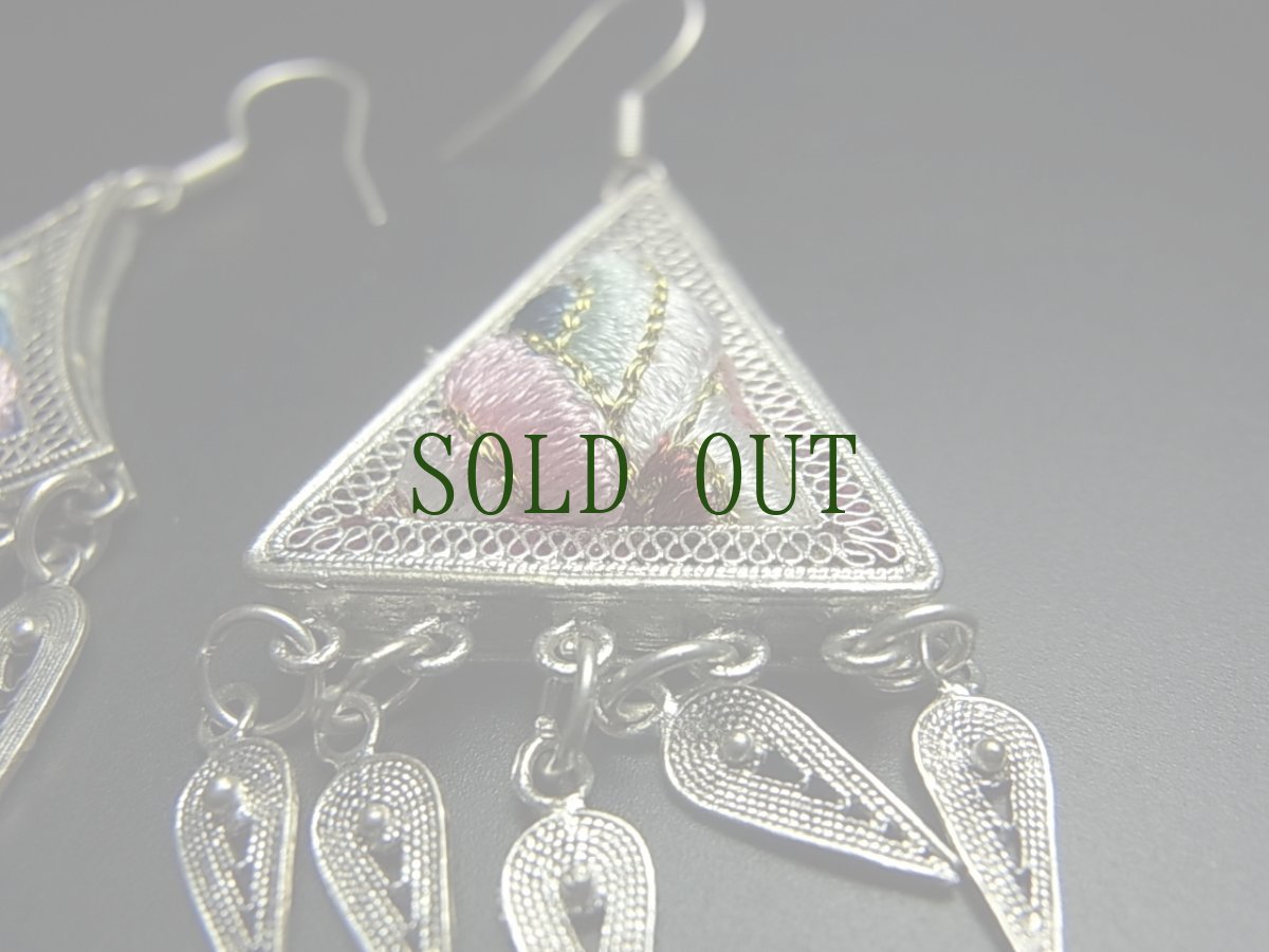 画像3: 貴州ミャオ族の苗銀製・刺繍古裂ピアス　（アシンメトリー） (3)