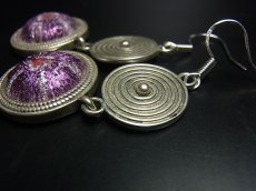 画像4: ミャオ族（苗族）の苗銀製・刺繍古裂ピアス・渦巻/  Miao Old embroidery earrings (4)