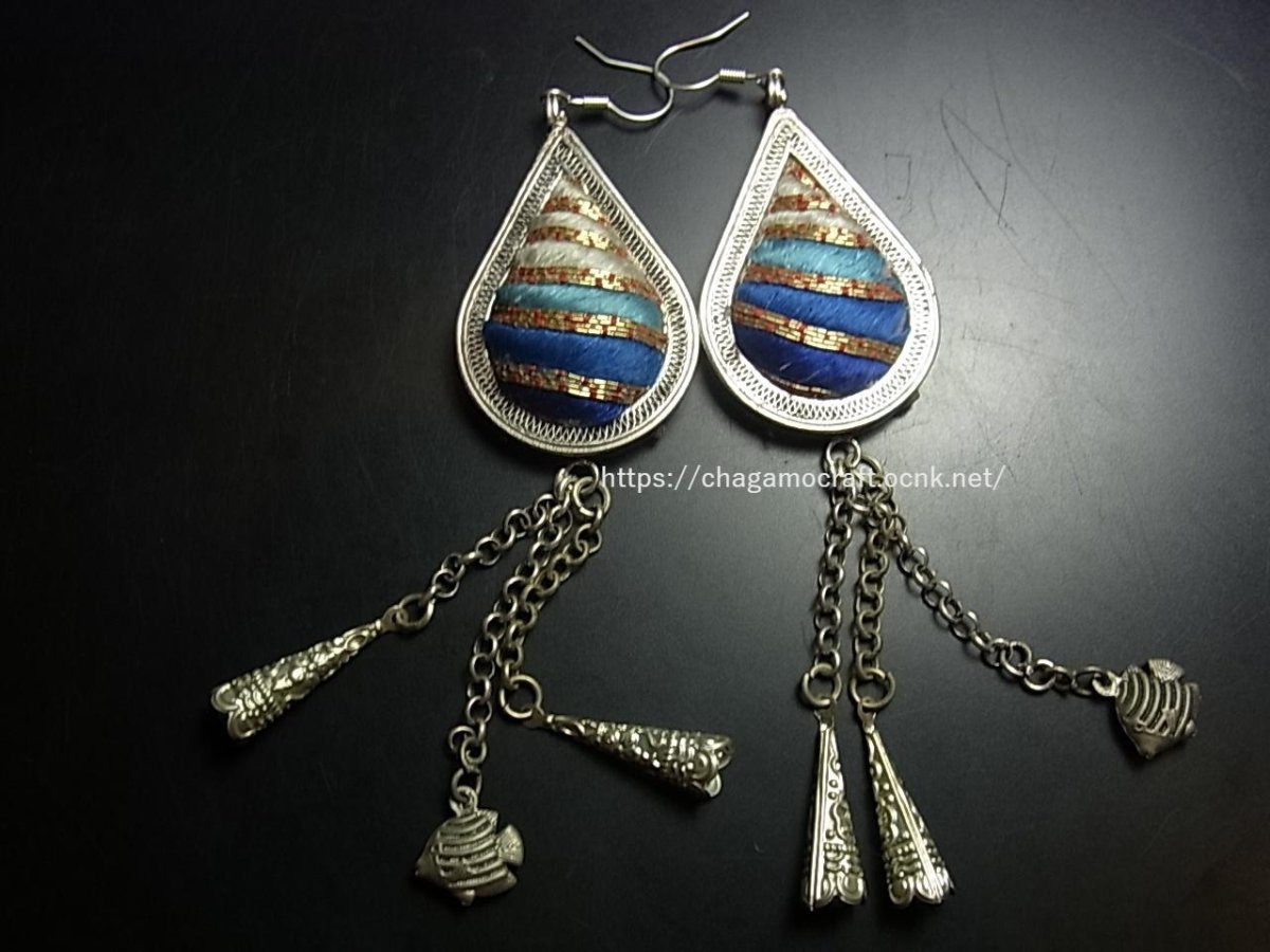 画像1: ミャオ族（苗族）の苗銀製・刺繍古裂ピアス・大/  Miao Old embroidery earrings (1)