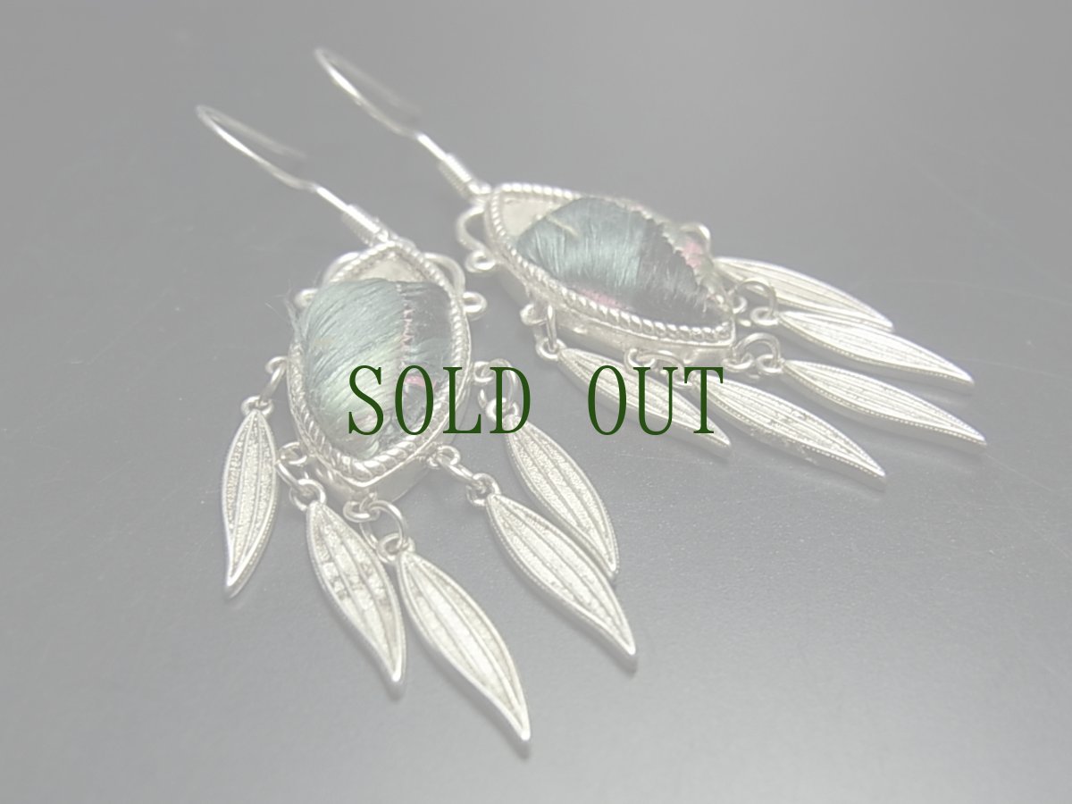 画像3: ミャオ族（苗族）の苗銀製・刺繍古裂ピアス・魚/  Miao Old embroidery earrings (3)