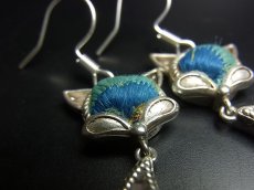 画像3: ミャオ族（苗族）の苗銀製・刺繍古裂ピアス・猫/  Miao Old embroidery earrings (3)