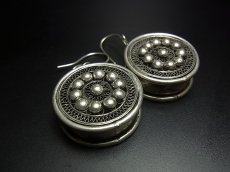 画像2: 貴州苗族（ミャオ族）のシルバーピアス(苗銀)　銅鼓　 (2)