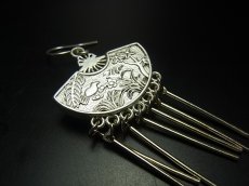 画像4: ミャオ族（苗族）の苗銀製・刺繍古裂ピアス・扇/  Miao Old embroidery earrings (4)