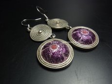 画像2: ミャオ族（苗族）の苗銀製・刺繍古裂ピアス・渦巻/  Miao Old embroidery earrings (2)