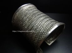 画像1: 貴州ミャオ族のシルバーバングル(ミャオ銀)　編み　約78 mm (1)