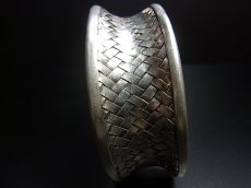 画像3: 貴州ミャオ族のシルバーバングル(ミャオ銀)　編み　約22 mm (3)