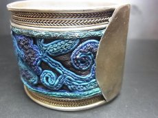 画像4: 貴州省ミャオ族の刺繍古裂バングル(苗銀)　ノットステッチ・Old embroidery Miao silver bangle　 (4)