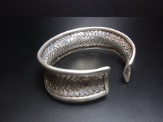画像4: 貴州ミャオ族のシルバーバングル(ミャオ銀)　編み　約22 mm (4)