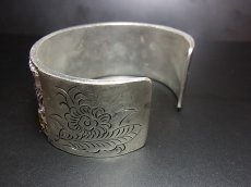 画像5: 貴州省ミャオ族の刺繍古裂バングル(苗銀)　Old embroidery Miao silver bangle　 (5)