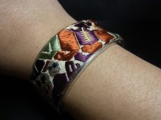 画像6: 貴州省ミャオ族の刺繍古裂バングル(苗銀)　剪紙破線繍/ Split thread stitch・Old embroidery Miao silver bangle　 (6)