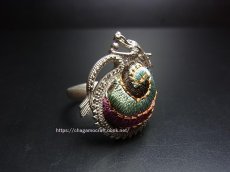 画像1: 貴州ミャオ族の刺繍古裂リング（苗銀製）・玉龍 (1)