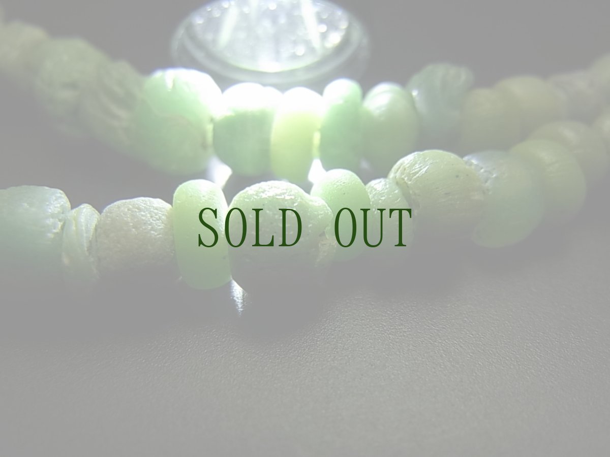 画像10: ジービーズ・黒朱砂3アイ（三眼天珠）と古代ペルシア瑠璃玉のネックレス (10)