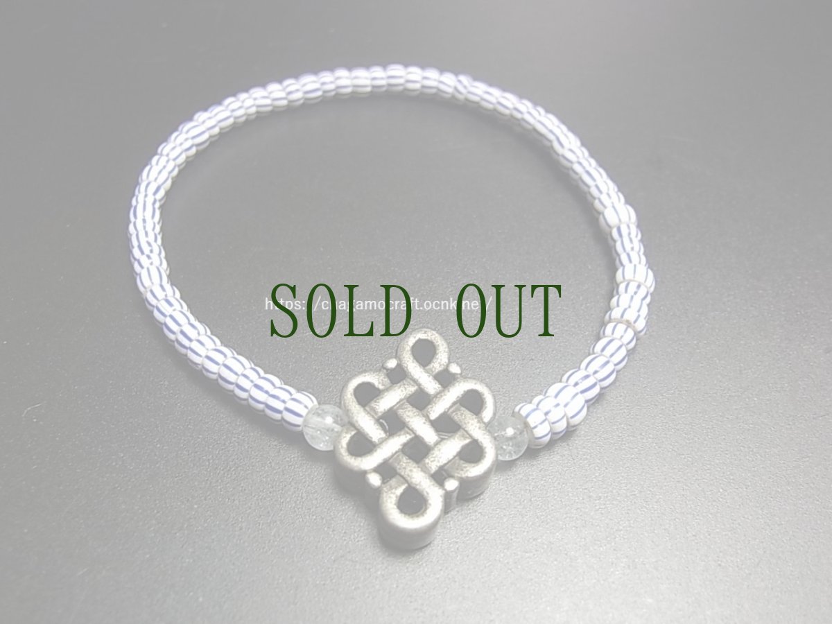 画像2: チベット・エンドレスノット（ベルべ無限の紐）とヴェネチア産アンティーク蜻蛉玉（カンネッテ）のブレスレット (2)