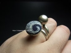 画像7: 貴州ミャオ族の藍印花布・古裂リング　（苗銀製）　藍染め・ろうけつ染め　 (7)