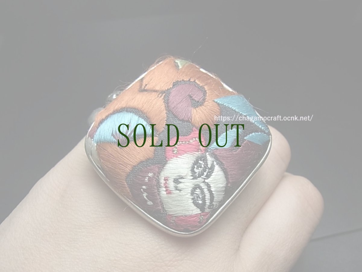 画像6: 貴州ミャオ族の刺繍古裂リング（苗銀製）剪紙破線繍/ Split thread stitch・Old embroidery　(特大)　 (6)