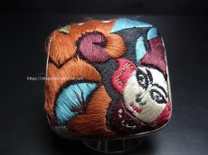 画像2: 貴州ミャオ族の刺繍古裂リング（苗銀製）剪紙破線繍/ Split thread stitch・Old embroidery　(特大)　 (2)
